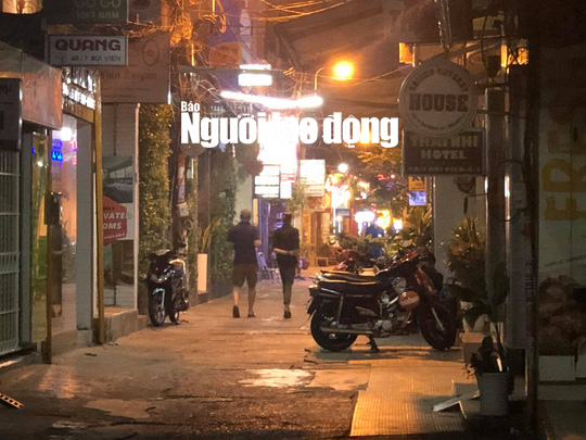 Phố Tây Bùi Viện trong đêm công bố ca Covid-19 thứ 54 - Ảnh 3.