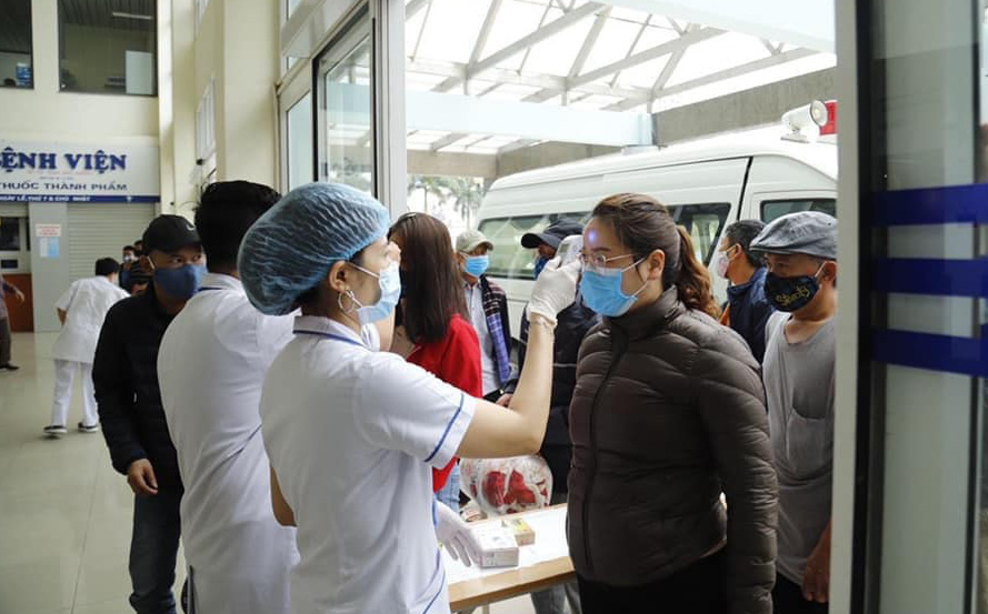 Đeo khẩu trang nơi công cộng: Chọn loại nào và đeo thế nào để ngừa Covid-19? - Ảnh 1.