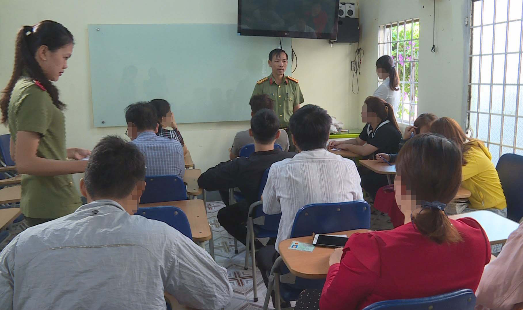 Phát hiện trung tâm tổ chức thi ngoại ngữ "chui" ở Đắk Lắk