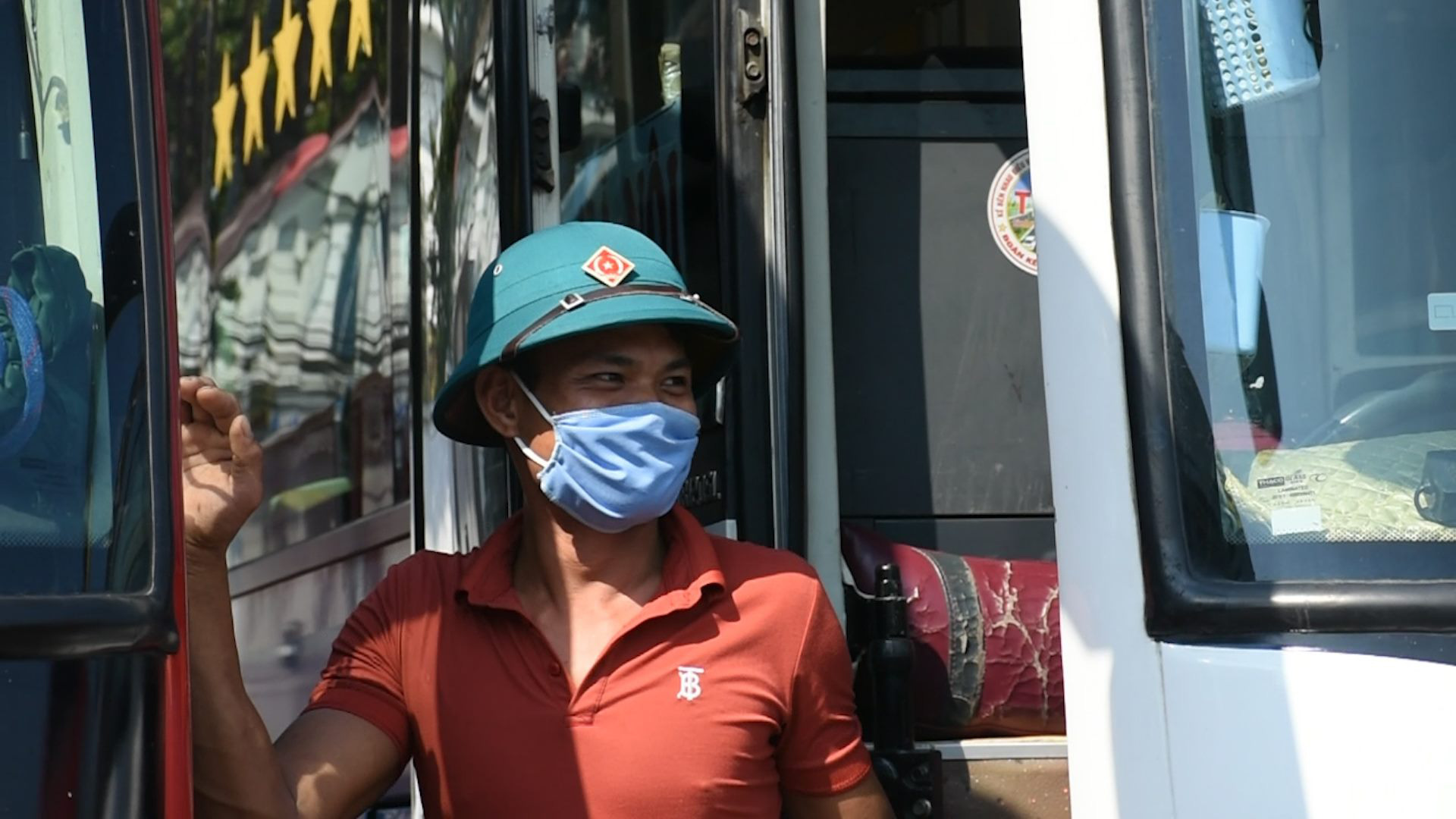 B&agrave; Rịa-Vũng T&agrave;u: Đo th&acirc;n nhiệt, đeo khẩu trang khi tới c&aacute;c điểm c&ocirc;ng cộng - Ảnh 5.