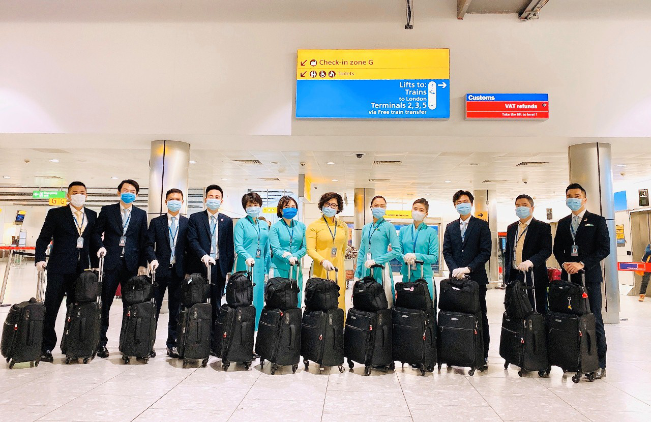 4 chuyến bay từ ch&acirc;u &Acirc;u hạ c&aacute;nh tại s&acirc;n bay V&acirc;n Đồn, T&acirc;n Sơn Nhất s&aacute;ng nay 16-3 - Ảnh 4.