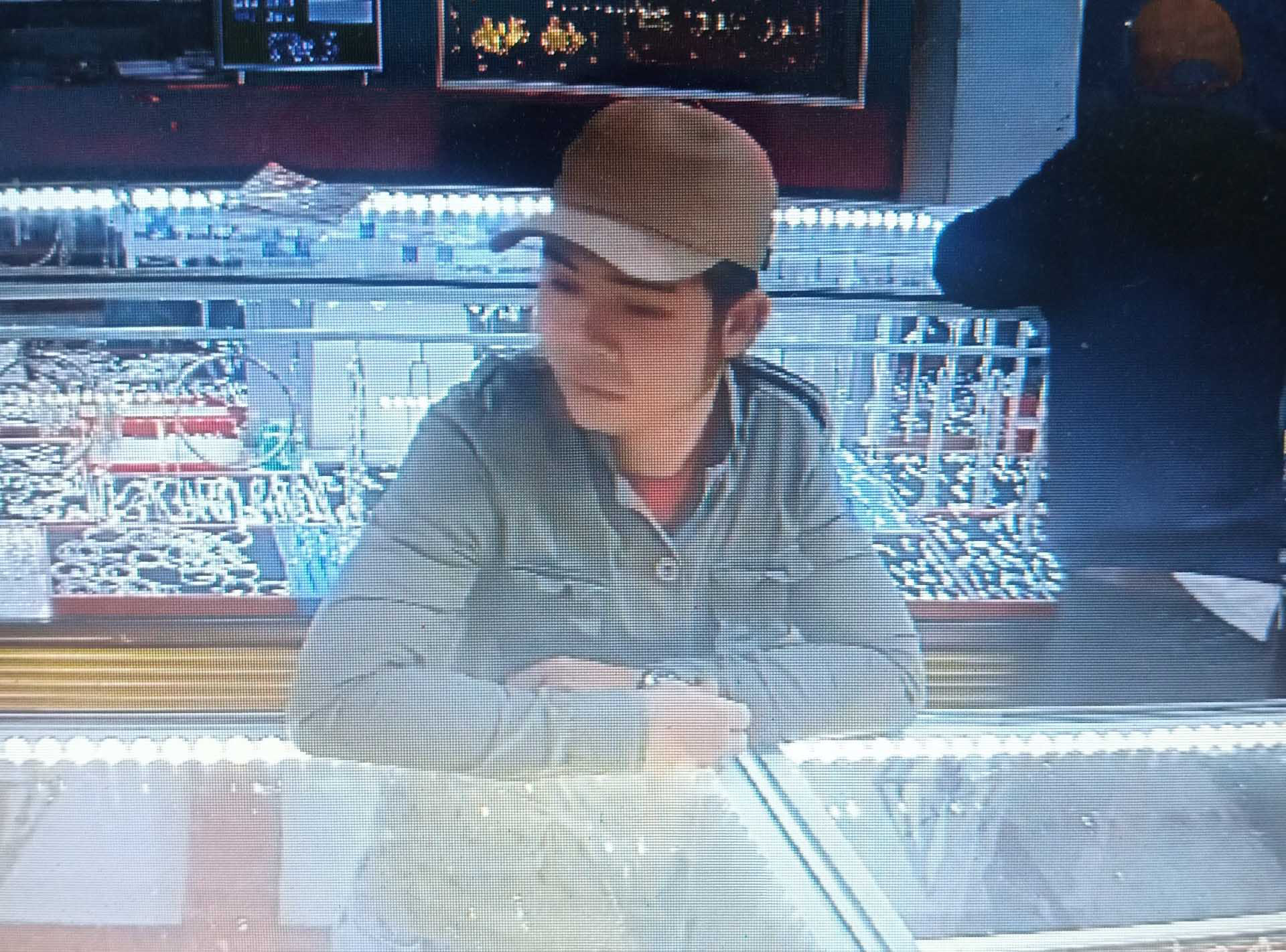 Bắt băng cướp chuy&ecirc;n v&agrave;o tận giường ngủ để trộm h&agrave;ng trăm triệu đồng - Ảnh 2.