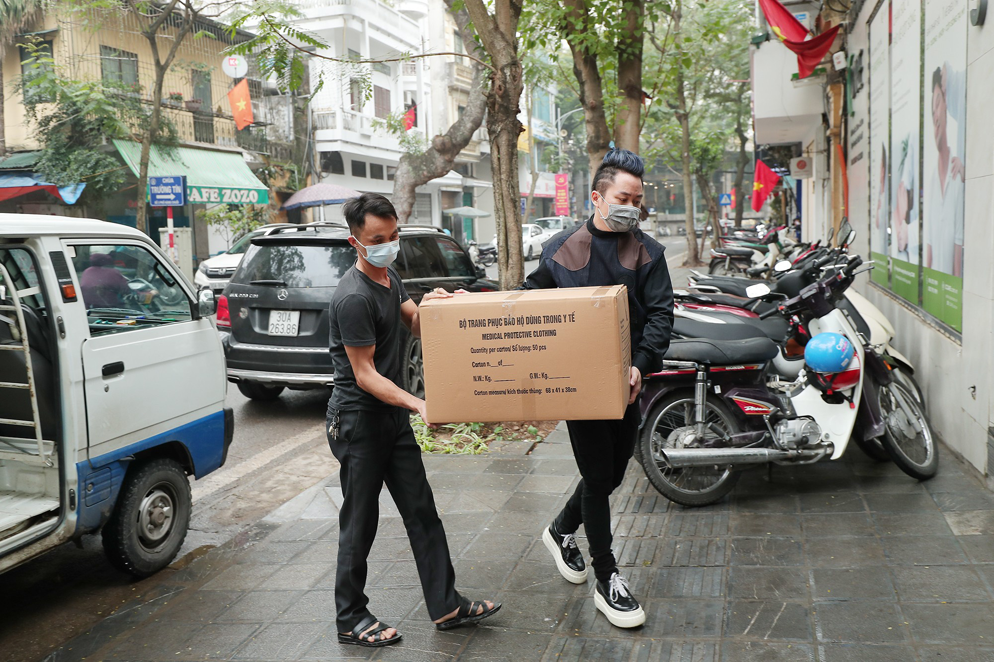 Tóc Tiên, Tùng Dương tặng hơn 1 tỉ đồng cho cho bộ đội biên phòng để chung tay đẩy lùi Covid-19 - Ảnh 2.