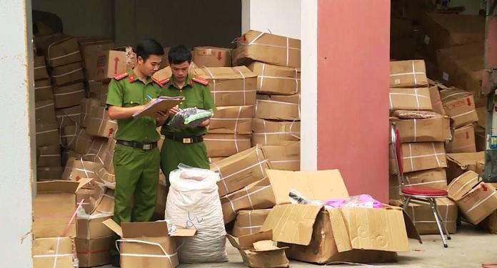 Quảng Bình: Bắt giữ xe tải chở hơn 10 tấn trái cây sấy khô, bốc mùi