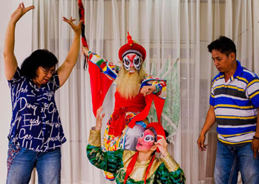 Lớp dạy hát bội vẫn sáng đèn