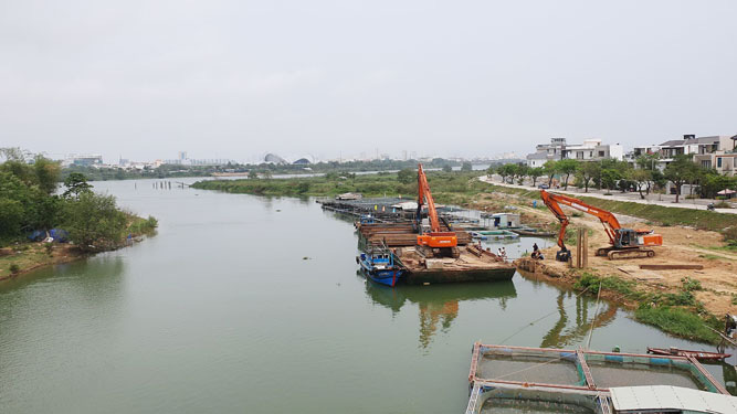 Xây 2 đập tạm ngăn mặn trên sông Cẩm Lệ