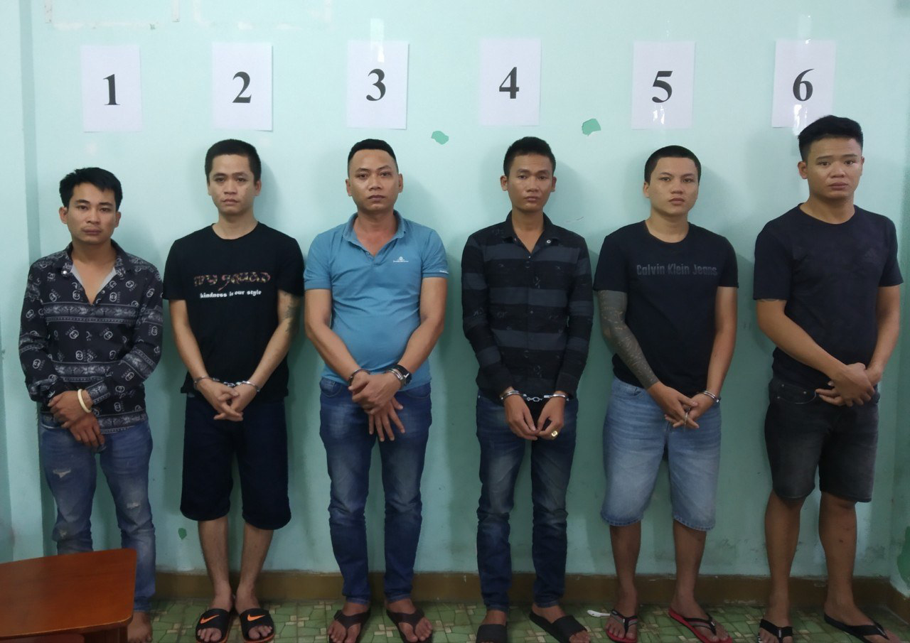 Kêu gọi người liên quan băng giang hồ chém gần lìa tay 1 thanh niên ở Bình Thạnh đầu thú