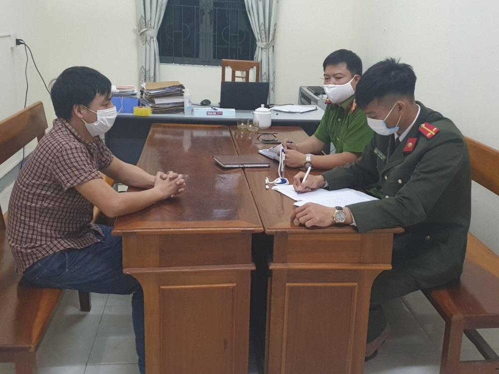 Triệu tập người đàn ông đăng lên Facebook "cả làng "toang" vì dịch Covid-19"