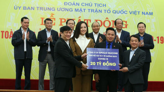 CLIP: Thủ tướng quy&ecirc;n g&oacute;p ủng hộ ph&ograve;ng chống dịch Covid-19 - Ảnh 8.