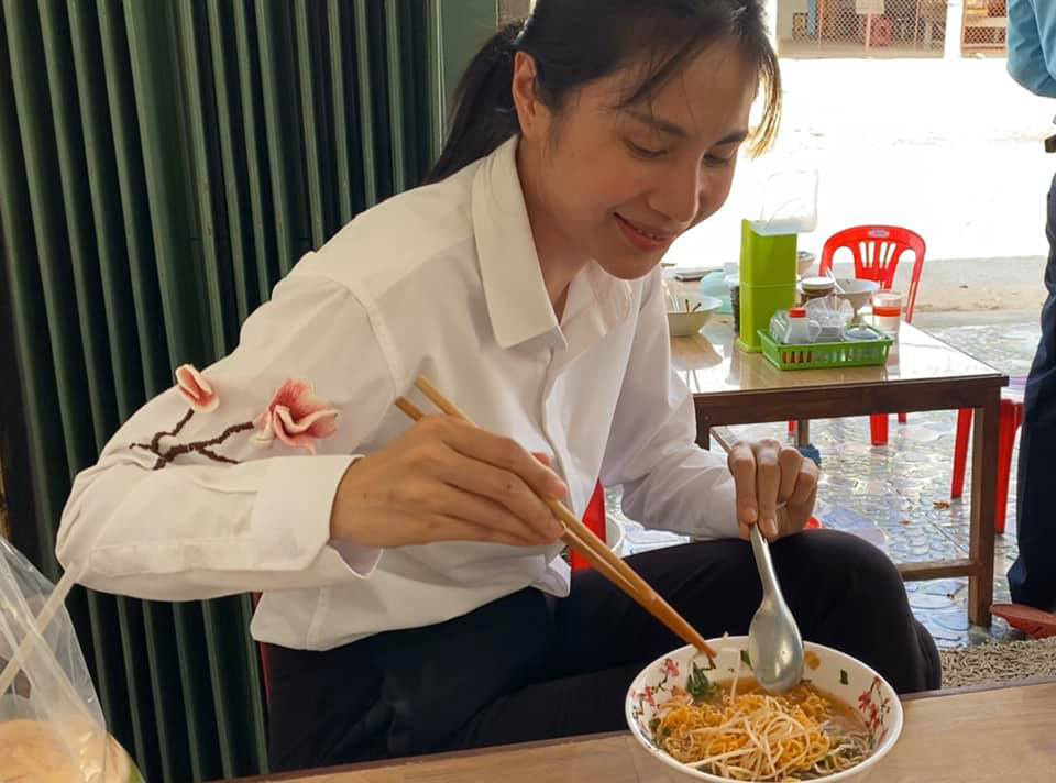 Thủy Tiên công bố đã có hơn 11 tỉ đồng giúp miền Tây