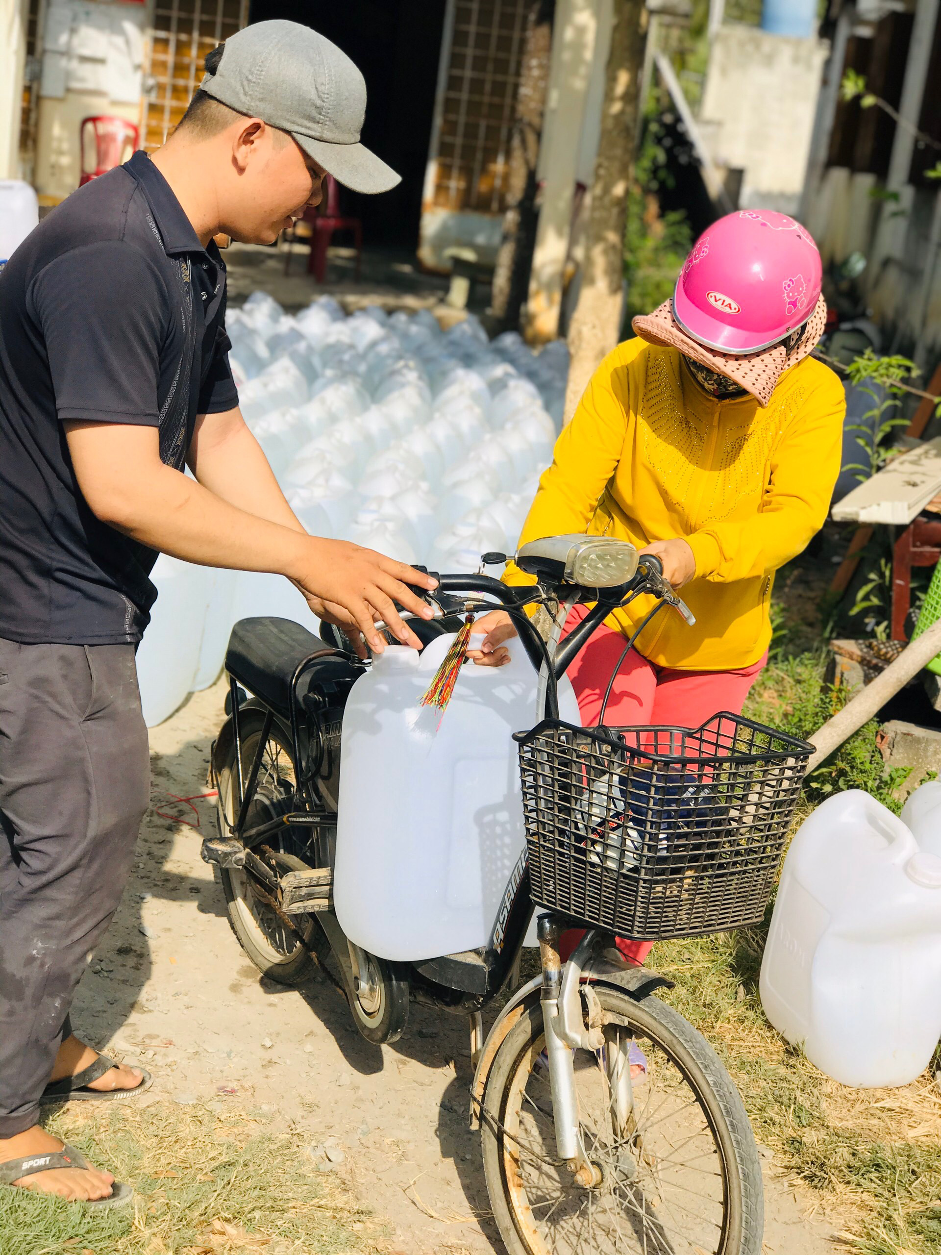 Nước ngọt nghĩa tình tiếp tục đến với người dân vùng hạn, mặn miền Tây - Ảnh 10.