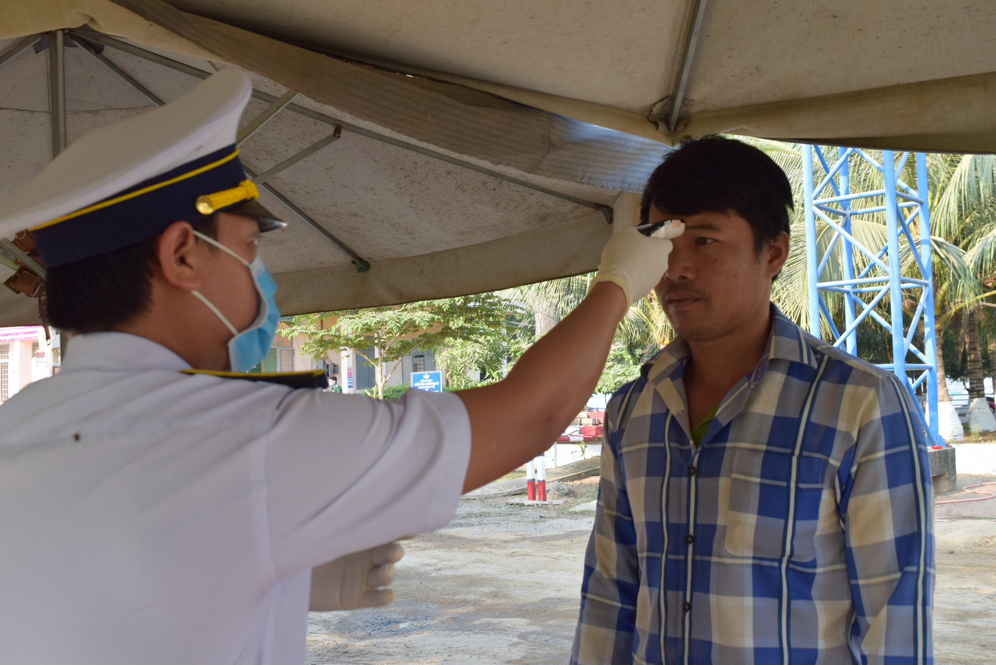 Những h&agrave;nh kh&aacute;ch c&oacute; hộ khẩu ở 13 tỉnh, th&agrave;nh n&agrave;o tạm thời kh&ocirc;ng được đến Ph&uacute; Quốc? - Ảnh 3.