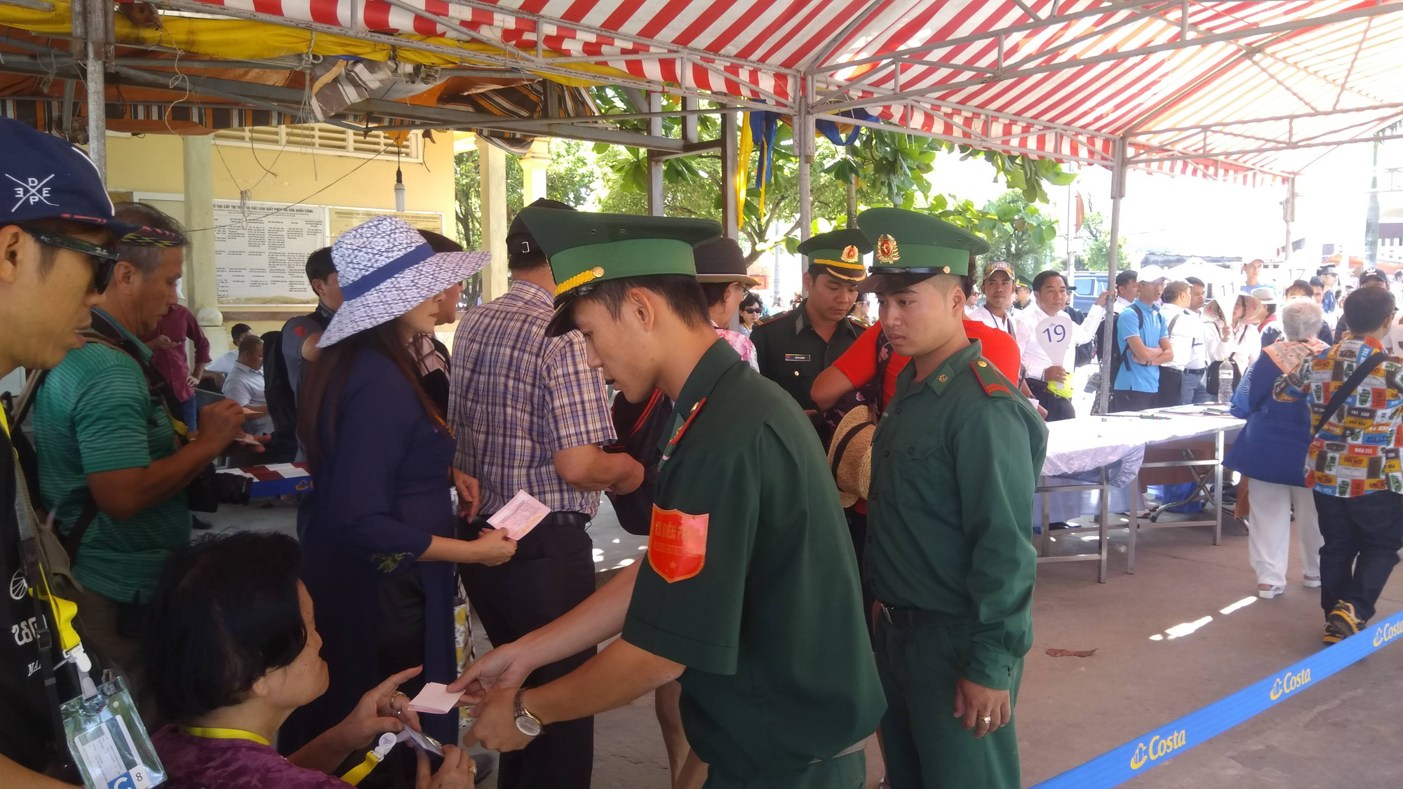 Những hành khách có hộ khẩu ở 13 tỉnh, thành nào tạm thời không được đến Phú Quốc?