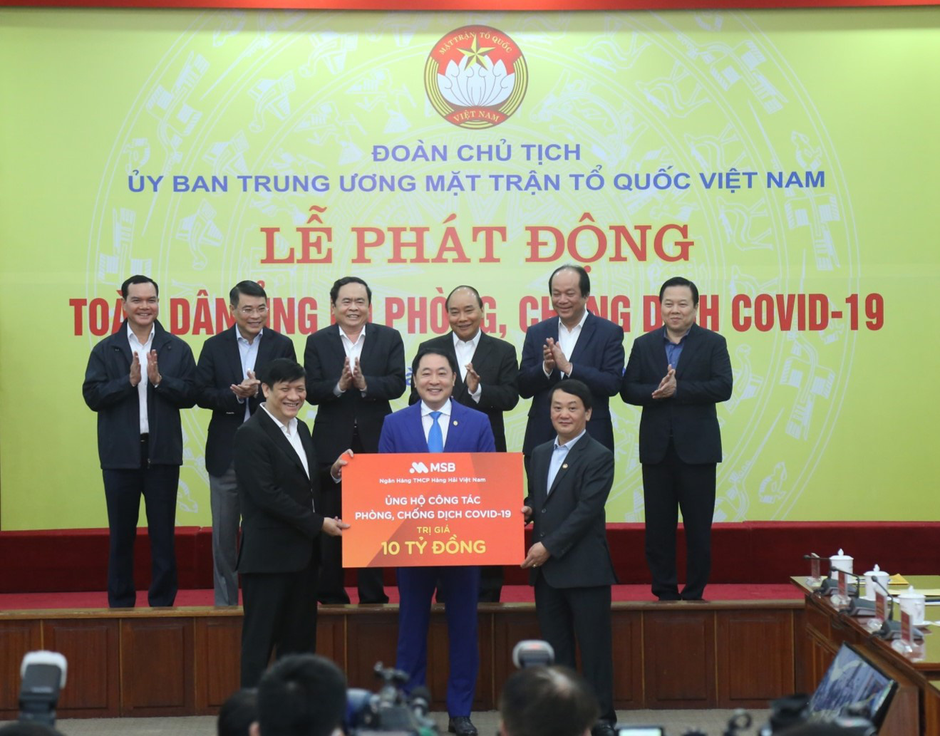 Ngành ngân hàng ủng hộ 140 tỉ đồng phòng, chống dịch Covid - 19 - Ảnh 1.