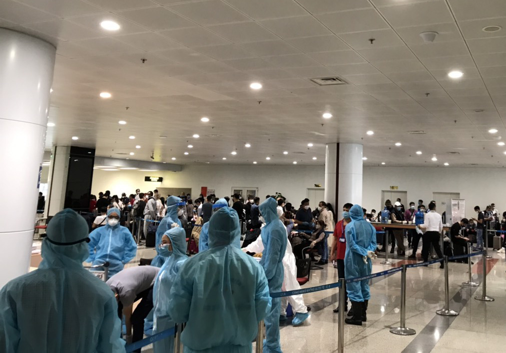 280 b&aacute;c sĩ, y t&aacute; về hưu v&agrave; 700 sinh vi&ecirc;n y t&igrave;nh nguyện đi chống dịch Covid-19 - Ảnh 5.