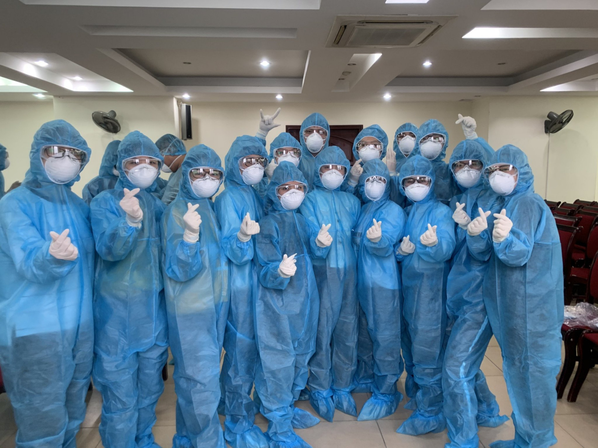 280 bác sĩ, y tá về hưu và 700 sinh viên y tình nguyện đi chống dịch Covid-19