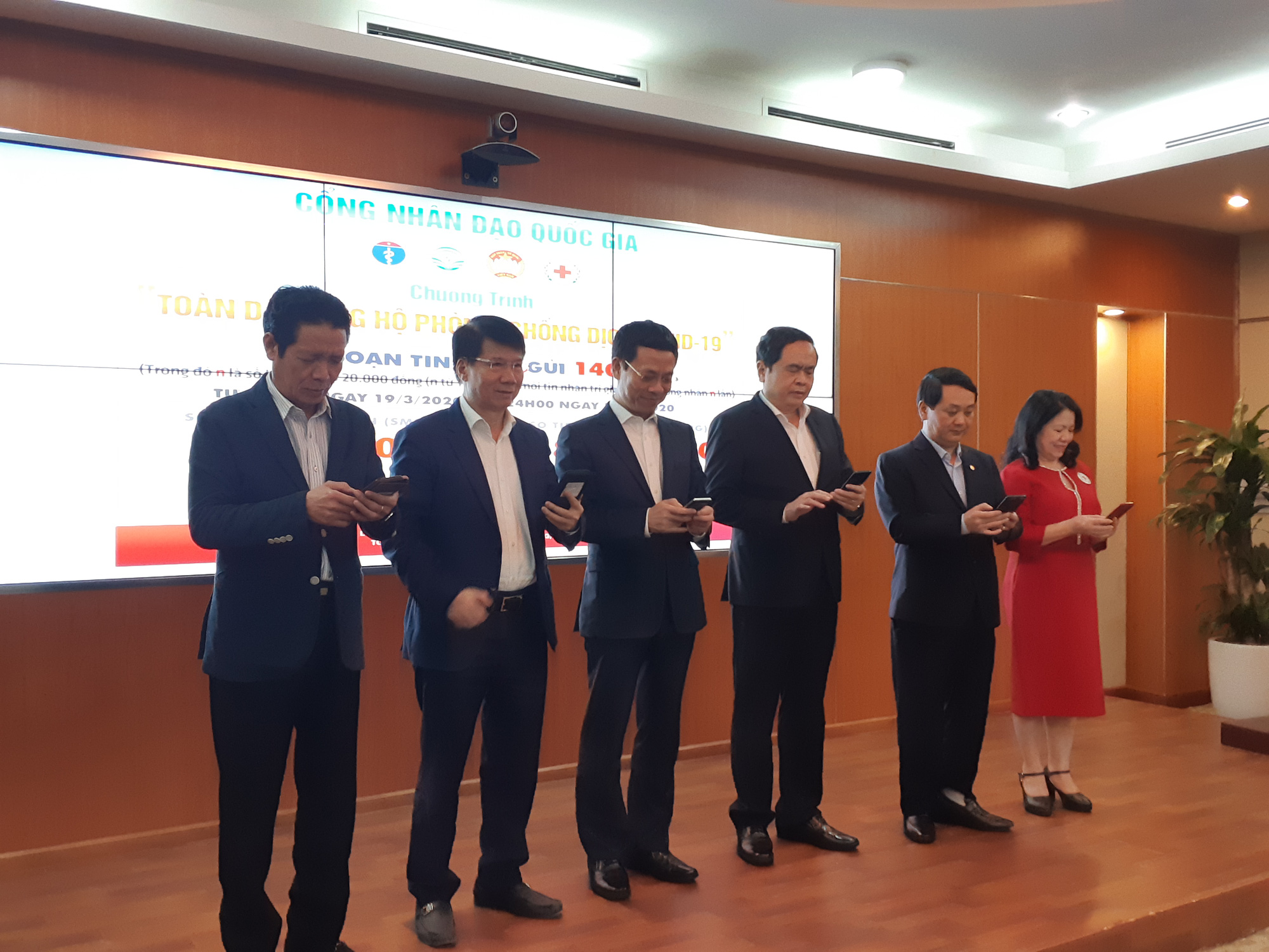 Phát động toàn dân nhắn tin ủng hộ kinh phí cho công tác phòng, chống dịch Covid-19 - Ảnh 1.