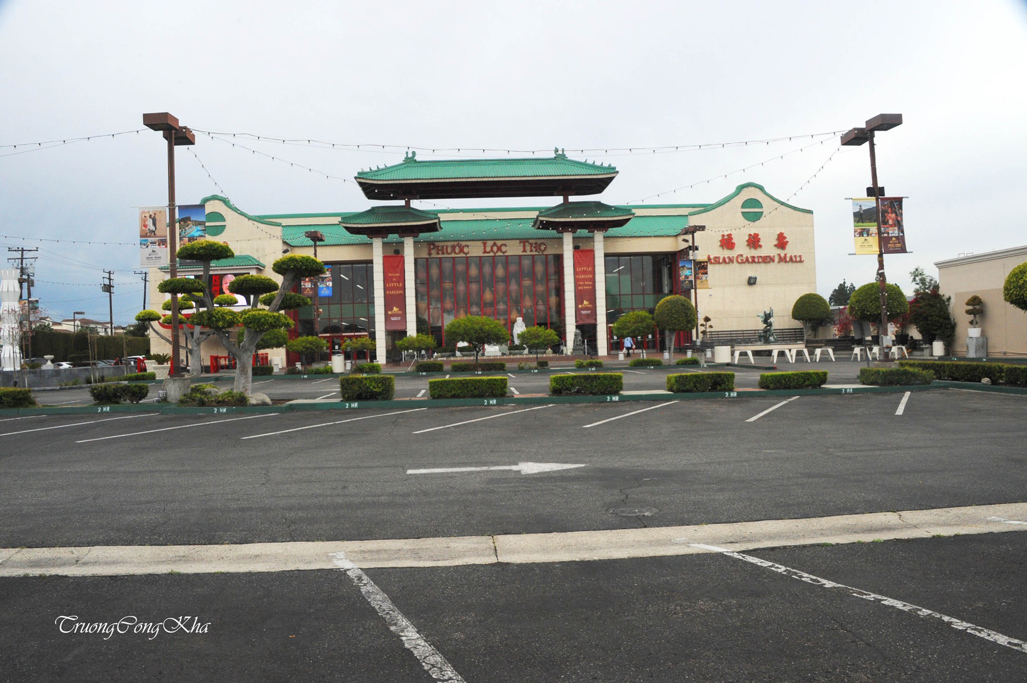 Covid-19 ở Mỹ: Little Saigon vắng lặng, khu Phước Lộc Thọ không bóng người - Ảnh 1.