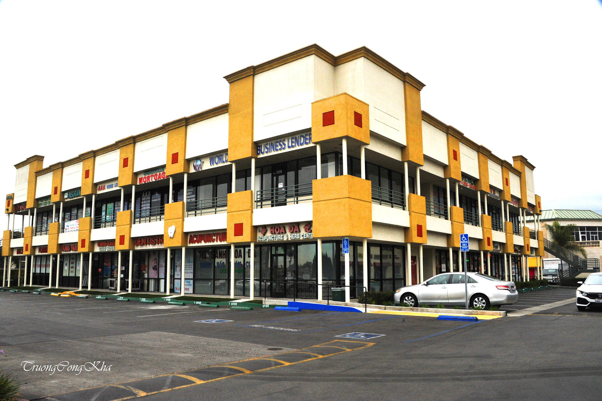 Covid-19 ở Mỹ: Little Saigon vắng lặng, khu Phước Lộc Thọ không bóng người - Ảnh 6.