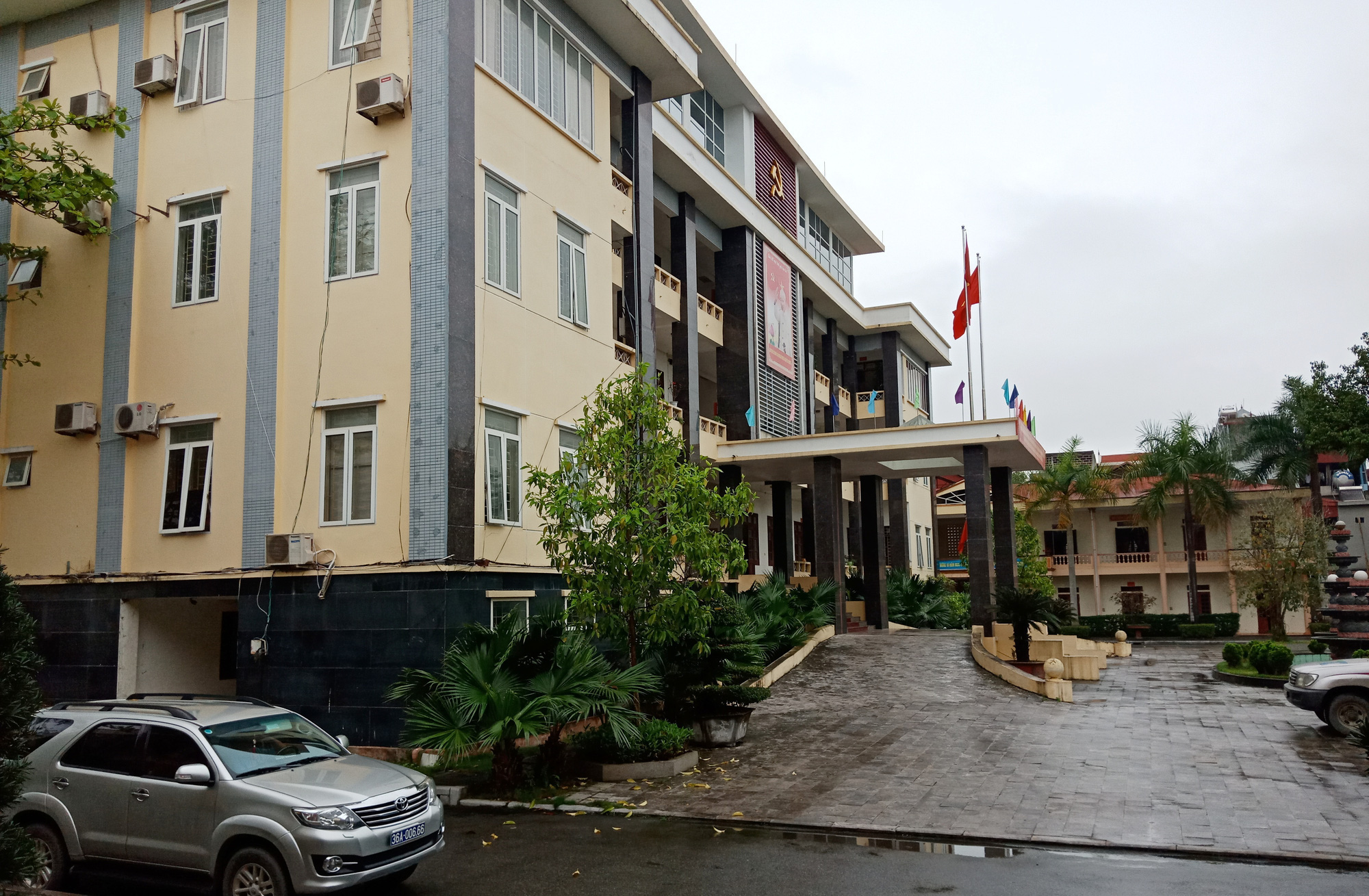Nữ bí thư huyện đoàn vi phạm đạo đức, lối sống bị tạm đình chỉ công tác