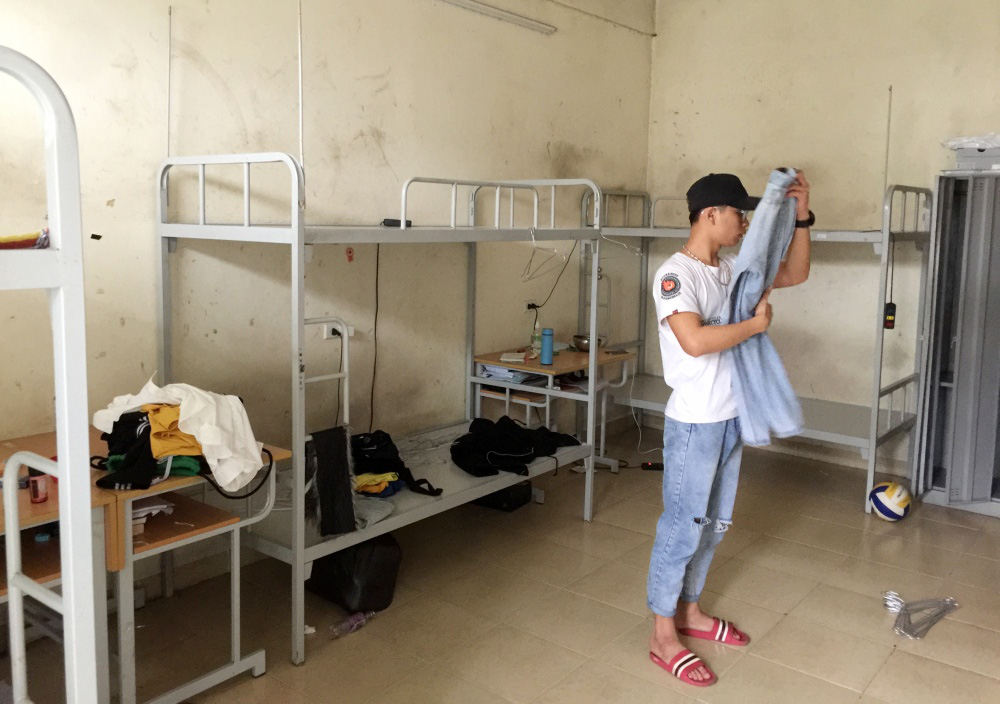 CLIP: Sinh viên nhường chỗ ở làm khu cách ly tập trung cho 4.800 người về từ vùng dịch - Ảnh 6.