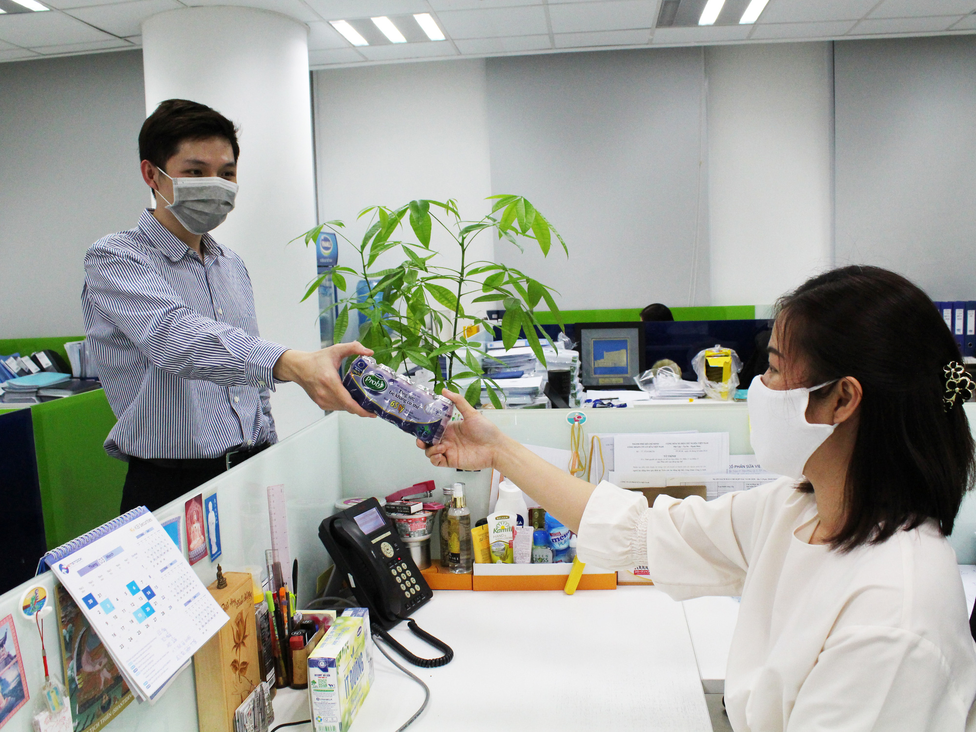 Doanh nghiệp nỗ lực bảo vệ sức khỏe người lao động trong m&ugrave;a dịch Covid-19 - Ảnh 4.