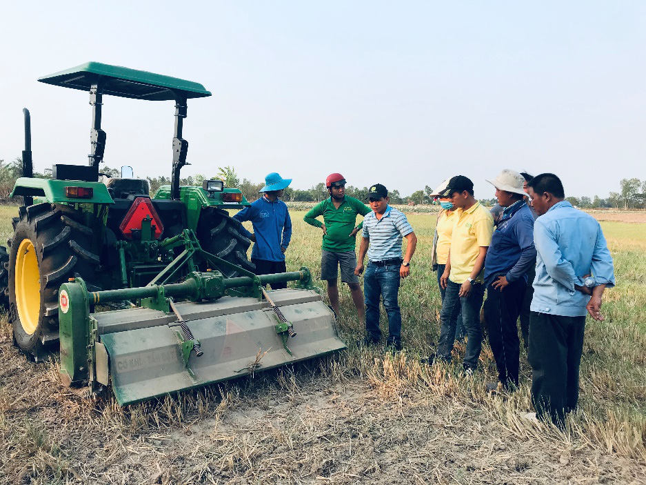 TTC trình diễn máy kéo John Deere - Ảnh 1.