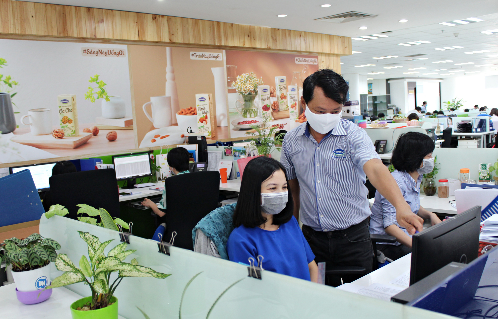 Doanh nghiệp nỗ lực bảo vệ sức khỏe người lao động trong m&ugrave;a dịch Covid-19 - Ảnh 3.