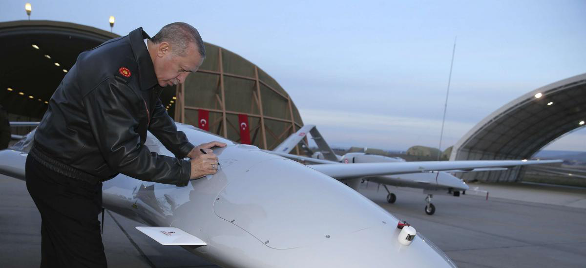 Thổ Nhĩ Kỳ tung một loạt UAV s&aacute;t thủ tấn c&ocirc;ng lực lượng Syria - Ảnh 1.