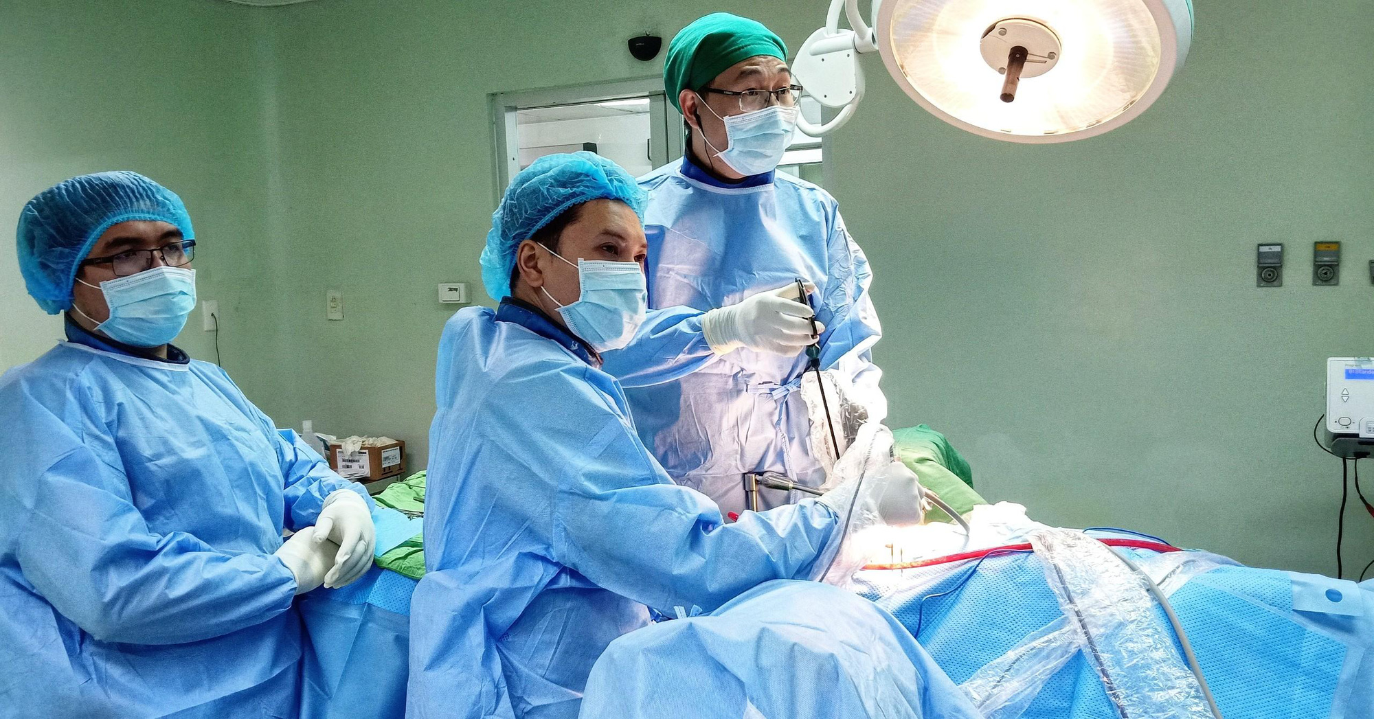 Hy hữu: Lấy th&agrave;nh c&ocirc;ng đầu đạn hơn 50 năm trong cơ thể người cựu chiến binh - Ảnh 1.