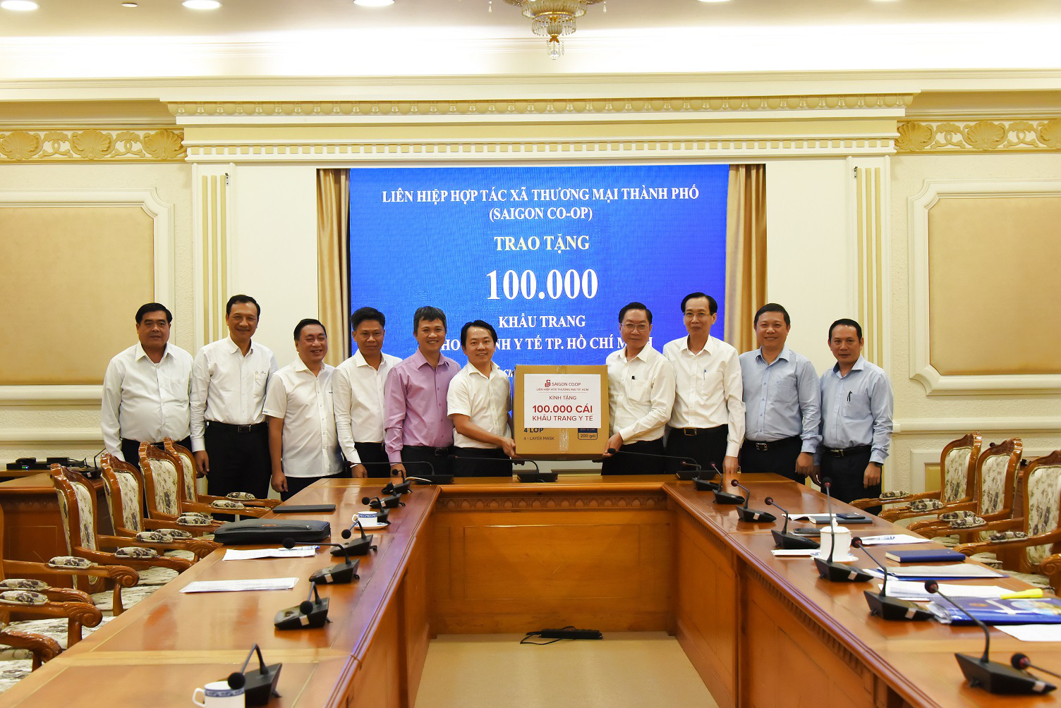Saigon Co.op tặng 100.000 khẩu trang cho ngành Y tế TP HCM