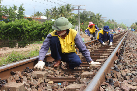 Tàu ngưng chạy là miếng cơm cũng... dừng