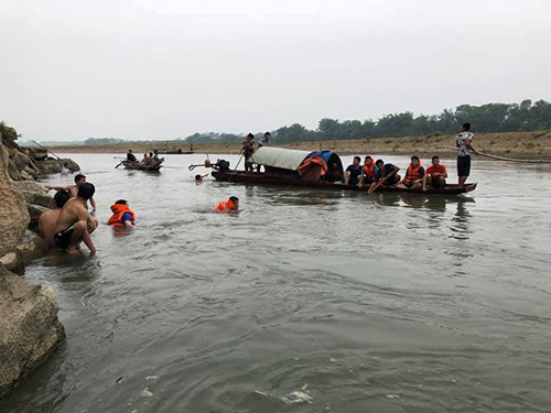 Cha mẹ đi làm thuê, 2 trẻ chết đuối