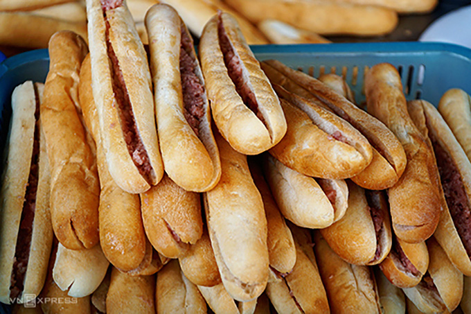 5 đặc sản bánh mì từ Bắc vào Nam - Ảnh 1.