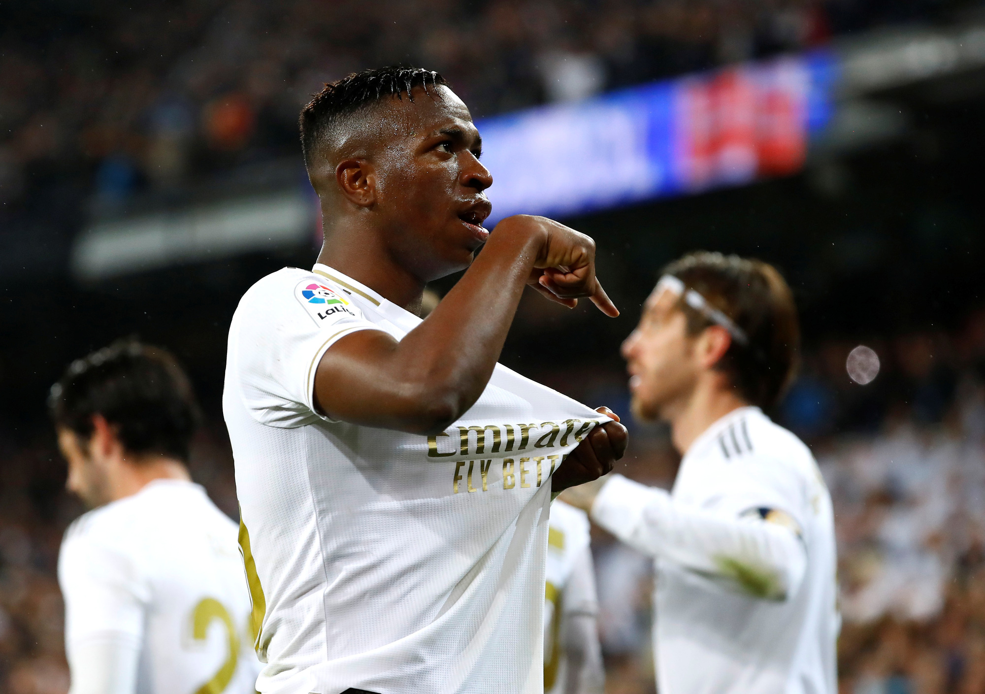 Rực lửa siêu kinh điển, Real Madrid hạ Barcelona lên ngôi đầu - Ảnh 5.