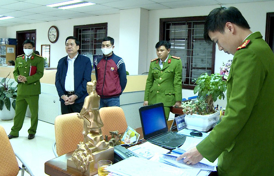 Trưởng phòng Cục Thuế Thanh Hóa nhận 100 triệu đồng bị tạm giam 4 tháng - Ảnh 2.