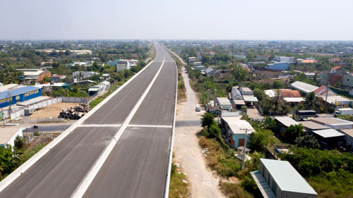 Cao tốc Bến Lức - Long Thành đang cầu cứu - Ảnh 1.