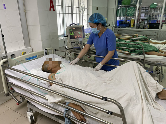 4 giờ căng thẳng gi&agrave;nh lấy sự sống cho người đ&agrave;n &ocirc;ng đối diện c&aacute;i chết - Ảnh 3.