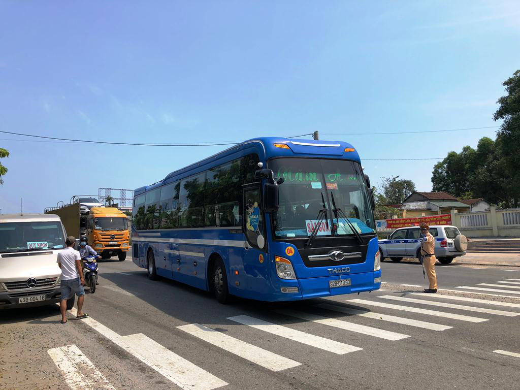 Lập 9 chốt kiểm dịch Covid-19 tại Quảng Ng&atilde;i - Ảnh 3.