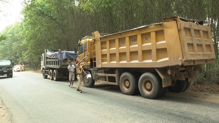 Ti&ecirc;u cực xe qu&aacute; tải: Phải t&igrave;m ra người bảo k&ecirc; - Ảnh 1.