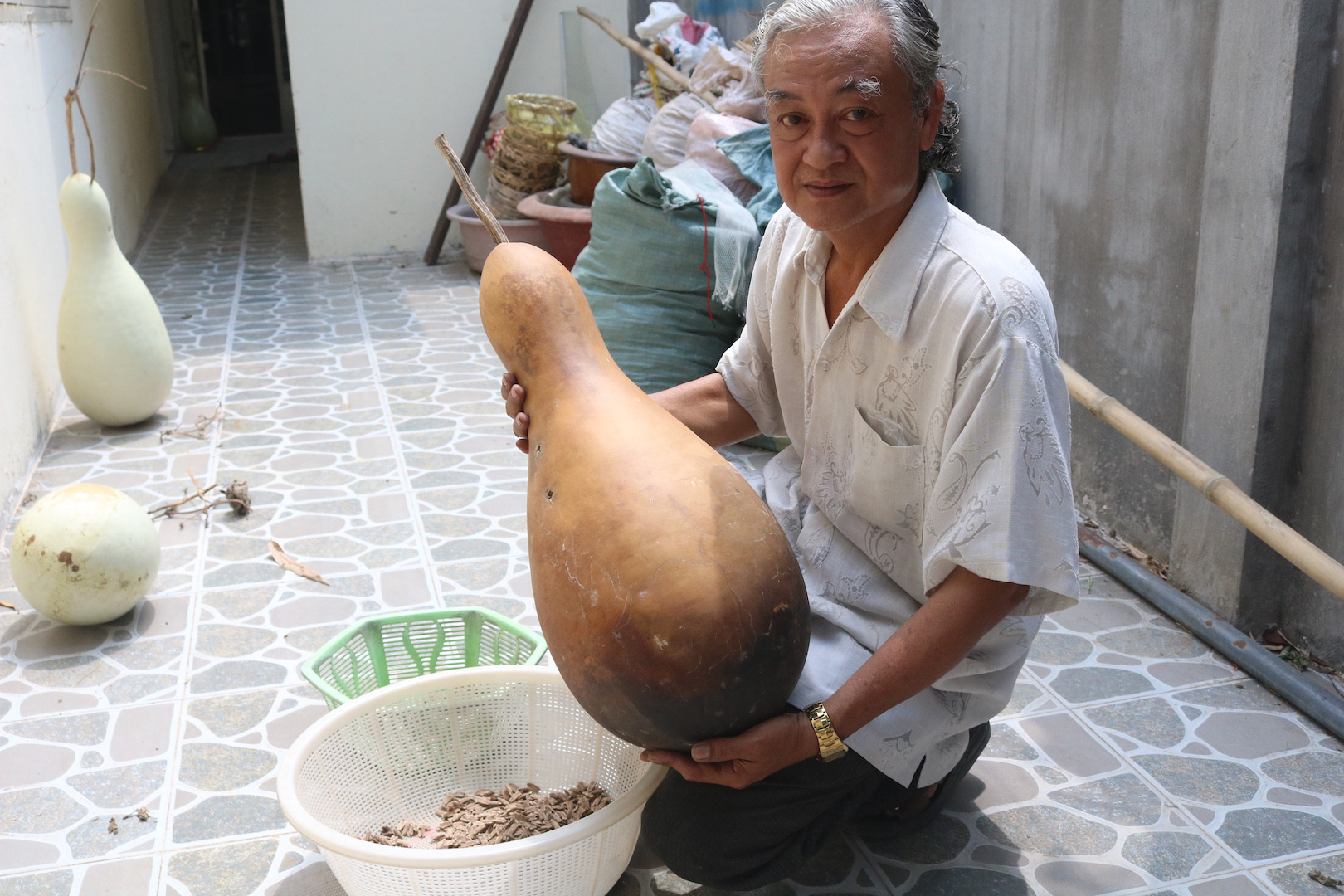 Lạ l&ugrave;ng những tr&aacute;i bầu si&ecirc;u to, khổng lồ nặng từ 15-30 kg - Ảnh 7.