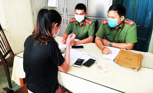 C&ocirc; gi&aacute;o l&ecirc;n mạng quảng c&aacute;o thuốc kh&aacute;ng virus corona bị xử phạt - Ảnh 1.