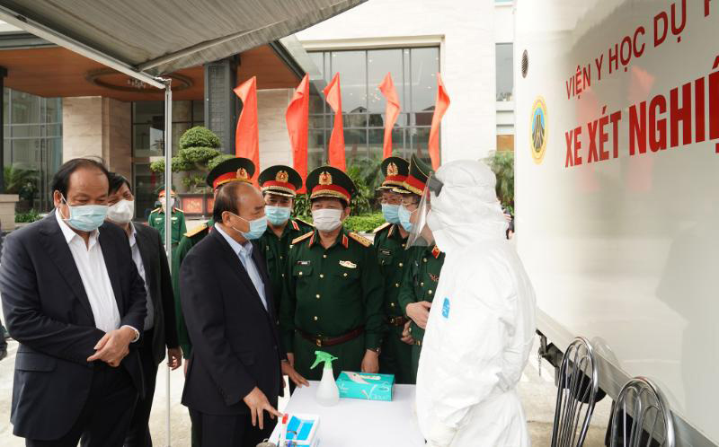 Quân và dân sát cánh chặn Covid-19
