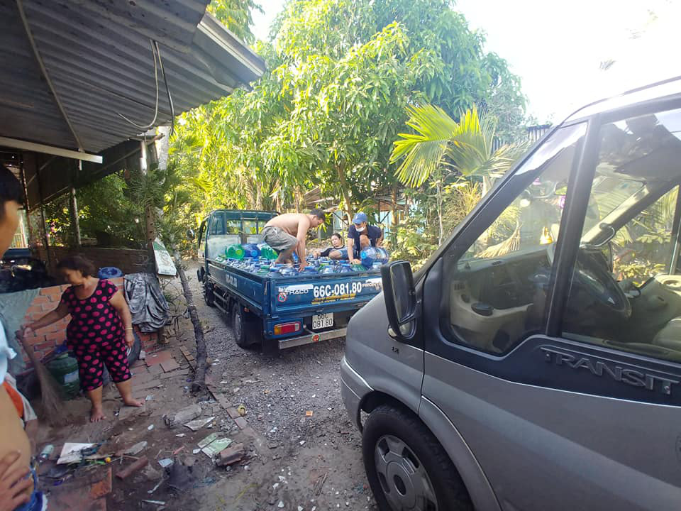 Trắng đêm mang nước ngọt đến với người dân vùng hạn mặn - Ảnh 2.