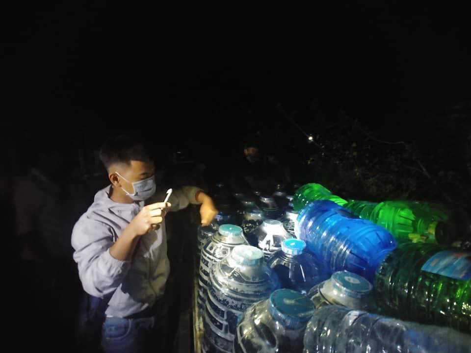 Trắng đêm mang nước ngọt đến với người dân vùng hạn mặn - Ảnh 4.