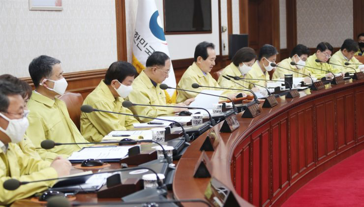 Covid-19: Tổng thống, bộ trưởng Hàn Quốc gửi trả 30% lương để chống dịch