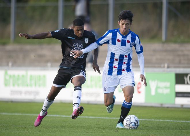 Văn Hậu không đến Heerenveen vì quảng cáo