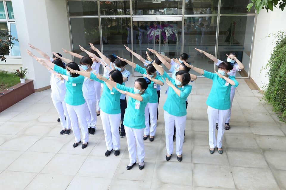 Chùm ảnh: Y bác sĩ cả nước kêu gọi cộng đồng vượt qua dịch Covid-19 - Ảnh 8.
