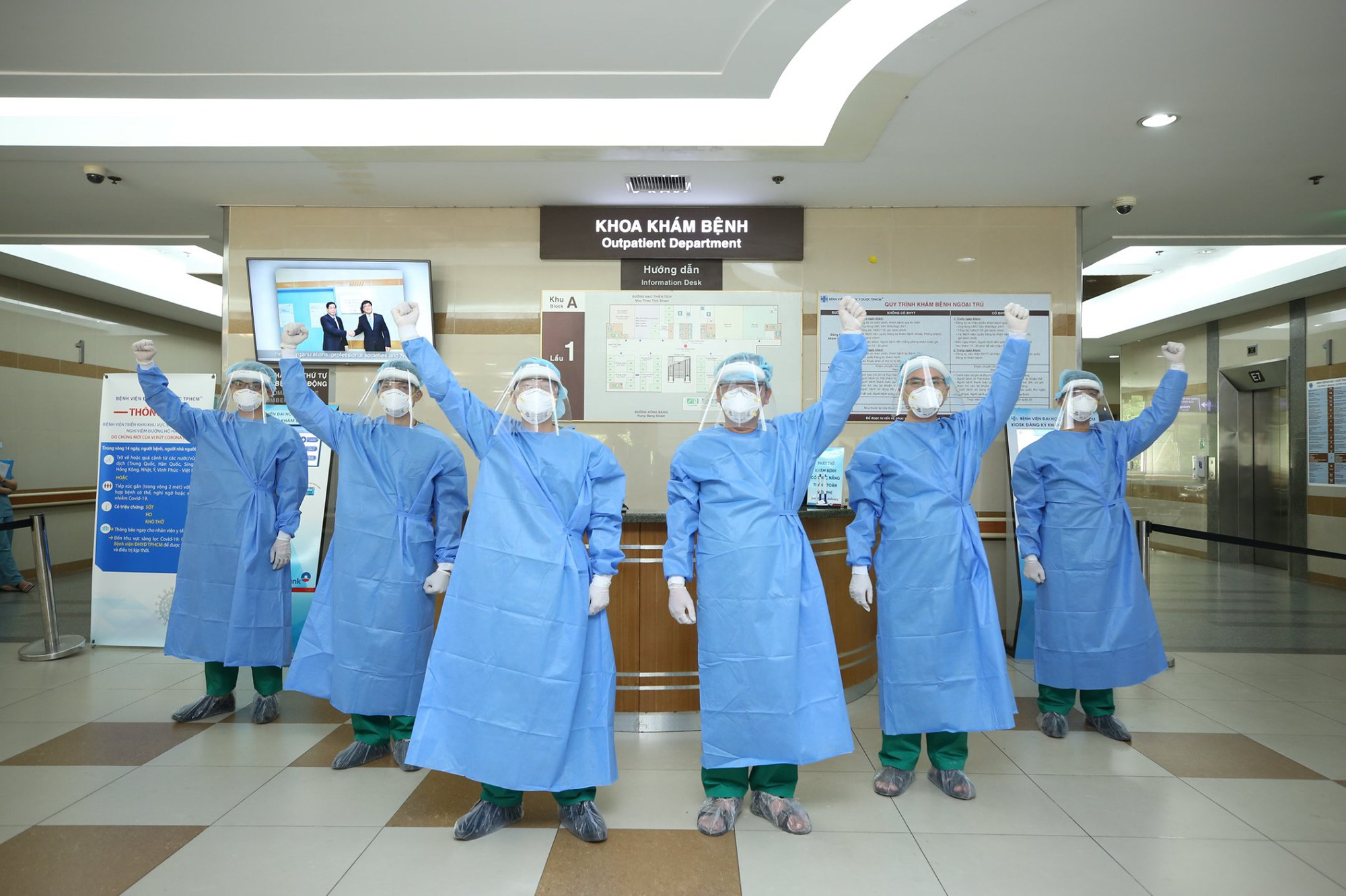Chùm ảnh: Y bác sĩ cả nước kêu gọi cộng đồng vượt qua dịch Covid-19 - Ảnh 14.