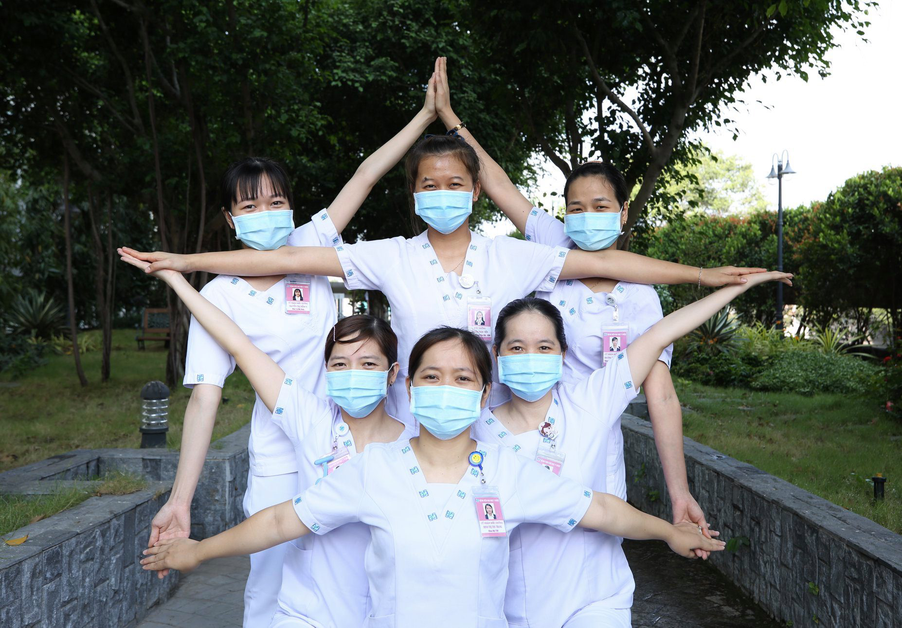 Chùm ảnh: Y bác sĩ cả nước kêu gọi cộng đồng vượt qua dịch Covid-19 - Ảnh 7.